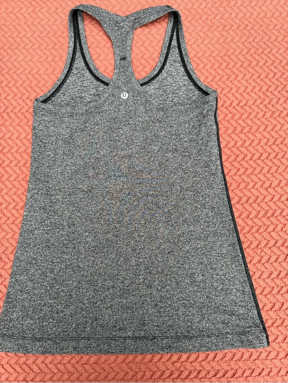 Lululemon lot of 5 tank tops size 6, all are in mint condition barely worn